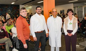 Im Rahmen einer Mitarbeiterversammlung wurde Faiz Rahman Faize (2. von rechts) als neuer Chefarzt für Innere Medizin/Gastroenterologie und Palliativmedizin am Diakonie Klinikum Kirchen vorgestellt. Seitens der Klinikleitung hießen (von links) Geschäftsführer Dr. Josef Rosenbauer, Verwaltungsdirektor Daniel Grube und Pflegedirektorin Michaela Meinhardt ihn herzlich willkommen.