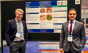 Dr. Mahmoud Farzat (rechts), Chefarzt am Diakonie Klinikum in Siegen, wurde auf dem US-amerikanischen Urologen-Kongress in Washington gemeinsam mit seinem Hamburger Kollegen PD Dr. Sami-Ramzi Leyh-Bannurah für eine Studie zur chirurgischen Behandlung von Prostatakrebs ausgezeichnet.