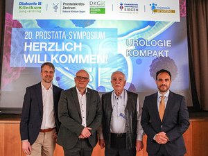 Sie lieferten beim Siegener Symposium zahlreiche Informationen zum Thema Prostatakrebs (von links): René Baumann (Chefarzt Radioonkologie, St. Marien-Krankenhaus), Dr. Peter Weib (Chefarzt Urologie, Diakonie Klinikum), Lothar Stock (Sprecher Prostata-Selbsthilfegruppe) und Dr. Mahmoud Farzat (Chefarzt Robotische Urologie, Diakonie Klinikum). 