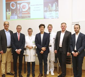 Bei der Expertentagung zum Thema Bluterkrankungen im Diakonie Klinikum in Siegen referierten (von links) Prof. Dr. Alexander Kiani (Klinikum Bayreuth), Prof. Dr. Peter Reimer (Ev. Kliniken Essen-Mitte), Prof. Dr. Ralph Naumann (Diakonie Klinikum Siegen), Dr. Moritz Fürstenau (Uniklinik Köln), Dr. Martin Klump (Diakonie Klinikum Siegen), PD Dr. Ralf Georg Meyer (St.-Johannes-Hospital Dortmund), Prof. Dr. Thomas Schroeder (Uniklinik Essen) sowie Prof. Dr. Andreas Burchert (Uniklinik Gießen/Marburg, nicht im Bild). 