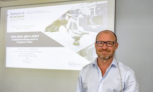 Was moderne Implantatchirurgie leisten kann, das erläuterte Prof. Dr. Dr. Jan-Falco Wilbrand, Chefarzt der MKG-Chirurgie am Diakonie Klinikum, beim Siegener Forum Gesundheit. 