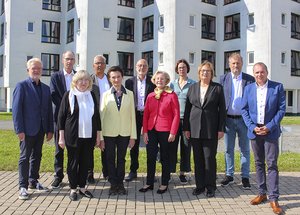 Zu seiner Sommersitzung traf sich das Kuratorium des Diakonie Klinikums um den Vorsitzenden Andree Schmidt (rechts) im Bethesda-Krankenhaus in Freudenberg. Ein Schwerpunktthema bildete die Krankenhausplanung in NRW.