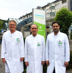 Die verantwortlichen Ärzte für die chirurgisch-onkologische Sprechstunde in Kirchen (von links): Steffen Sander (Chefarzt Allgemein- und Viszeralchirurgie, Diakonie Klinikum Kirchen), PD Dr. Hamidreza Fonouni (Chefarzt Hepato-Pankreatobiliäre Chirurgie, Diakonie Klinikum Jung-Stilling Siegen) und Prof. Dr. Mohammad Golriz (Ärztlicher Direktor der Klinik für Allgemein- und Viszeralchirurgie, Diakonie Klinikum). 